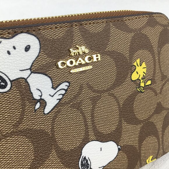 Coach X Peanuts Corner Zip Wristlet Wallet With Snoopy & Woodstock - Picture 9 of 11